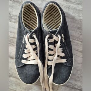 Taos Footwear Gray Canvas Sneakers